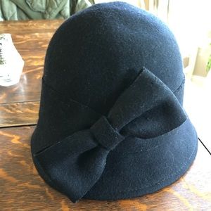 Black felt hat with bow